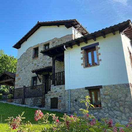 Onís Apartamentos Rurales La Caviana מראה חיצוני תמונה
