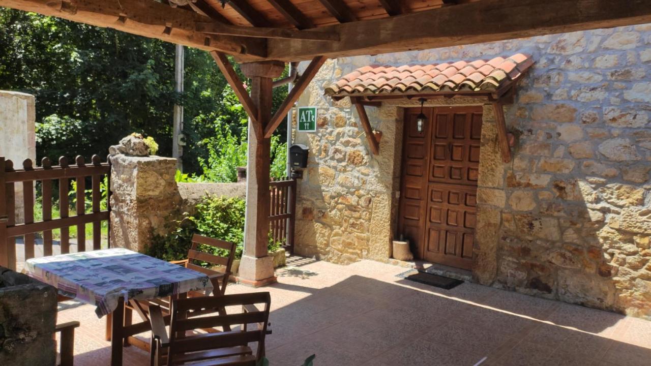 Onís Apartamentos Rurales La Caviana מראה חיצוני תמונה