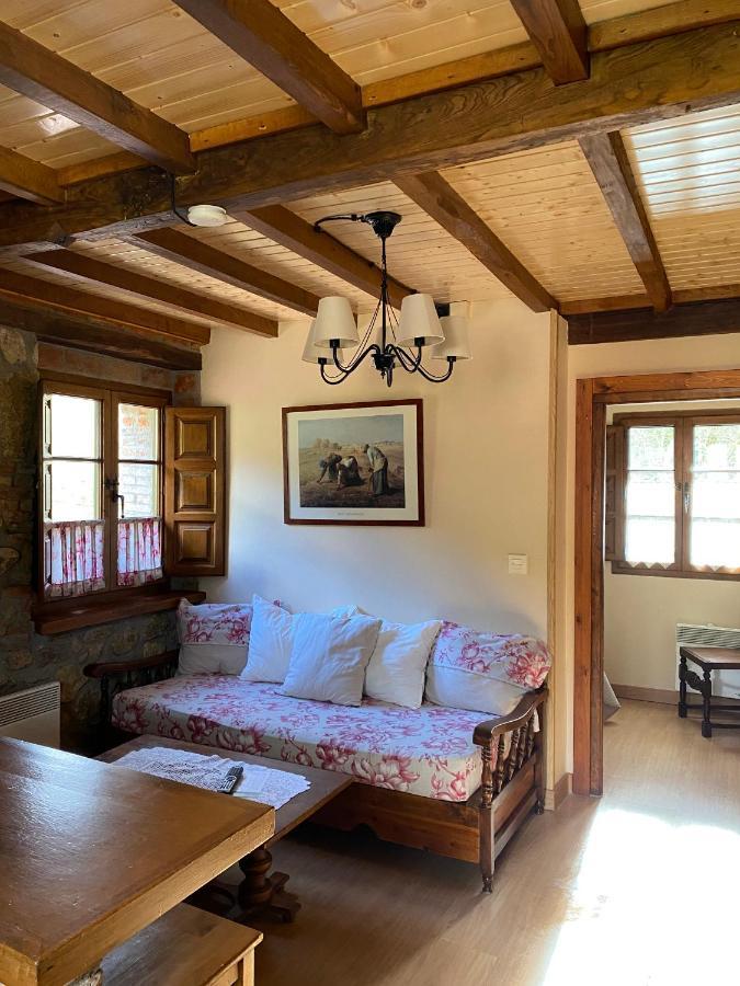 Onís Apartamentos Rurales La Caviana מראה חיצוני תמונה