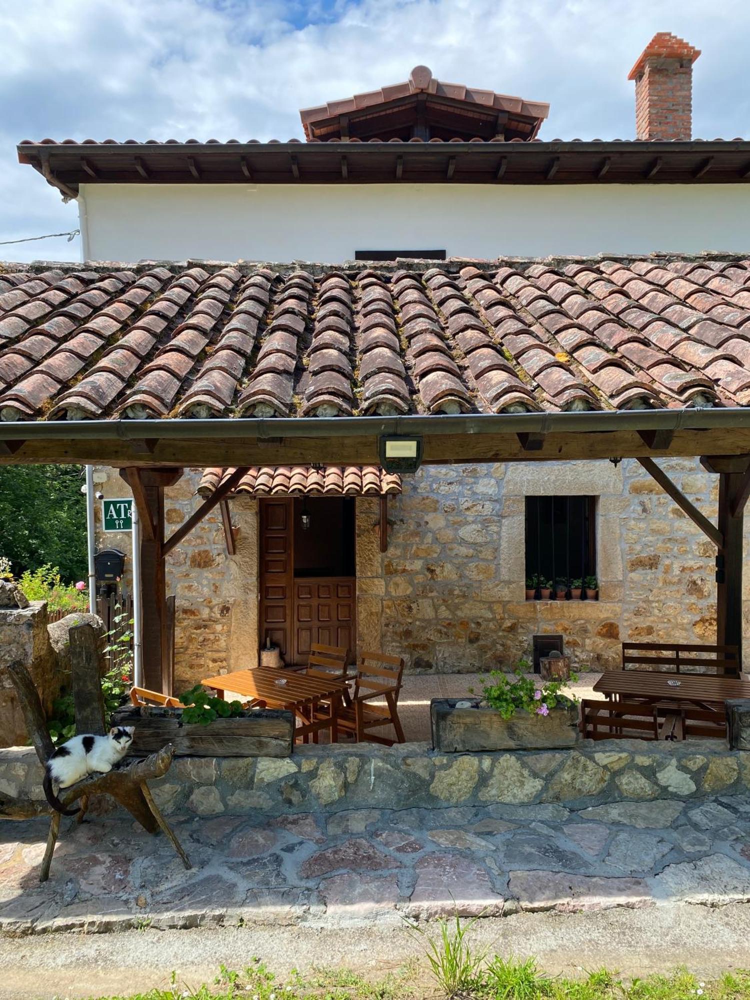 Onís Apartamentos Rurales La Caviana מראה חיצוני תמונה