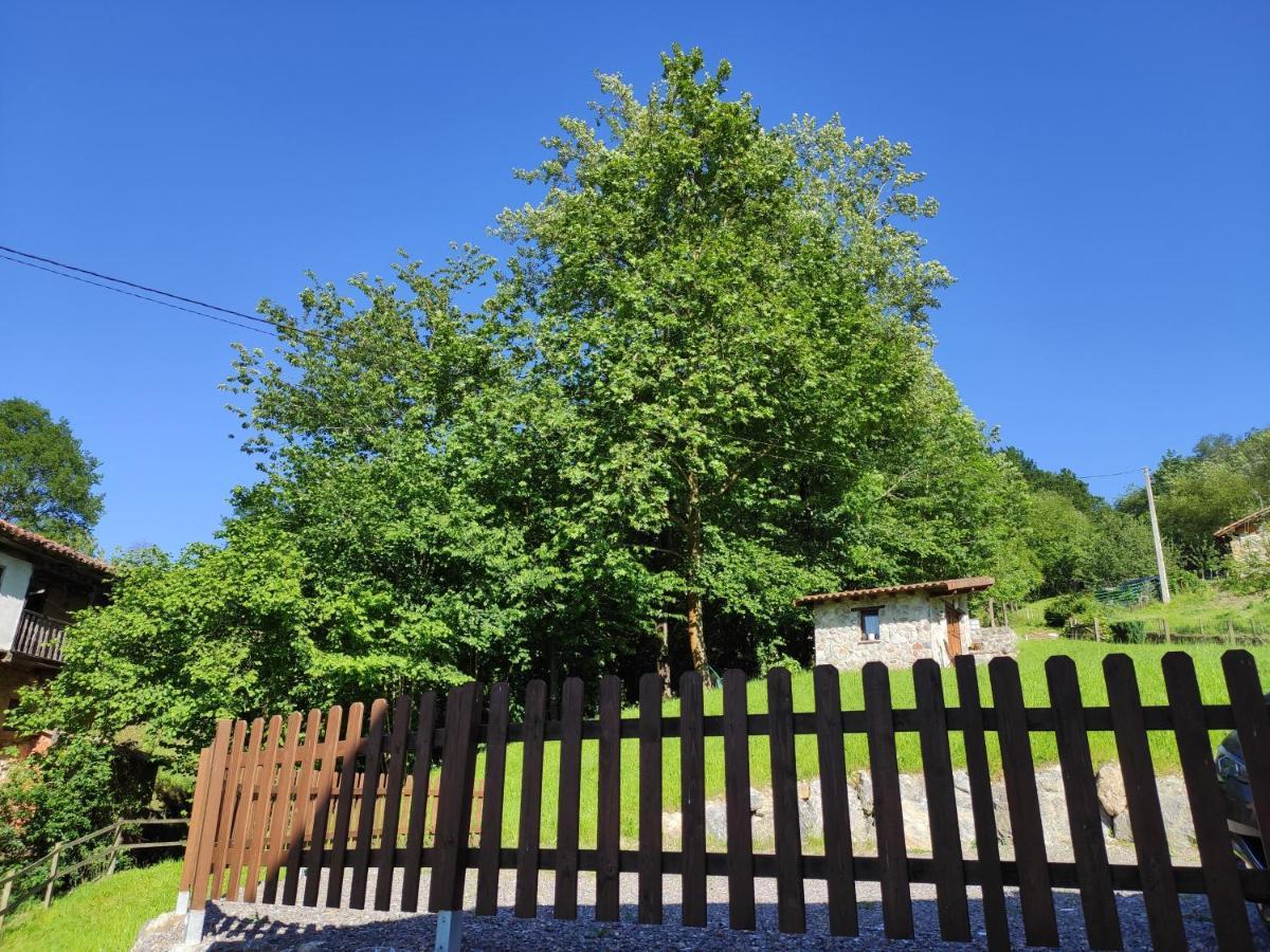 Onís Apartamentos Rurales La Caviana מראה חיצוני תמונה