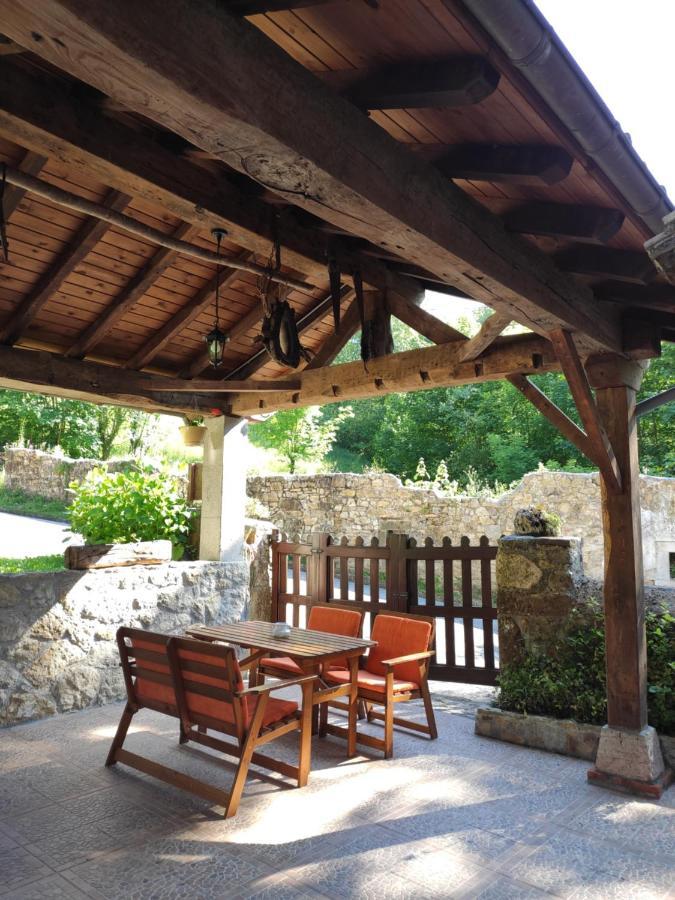 Onís Apartamentos Rurales La Caviana מראה חיצוני תמונה